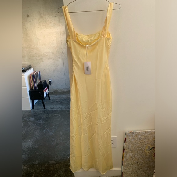 Beginning boutique Ella Off shoulder maxi dress - Picture 2 of 5
